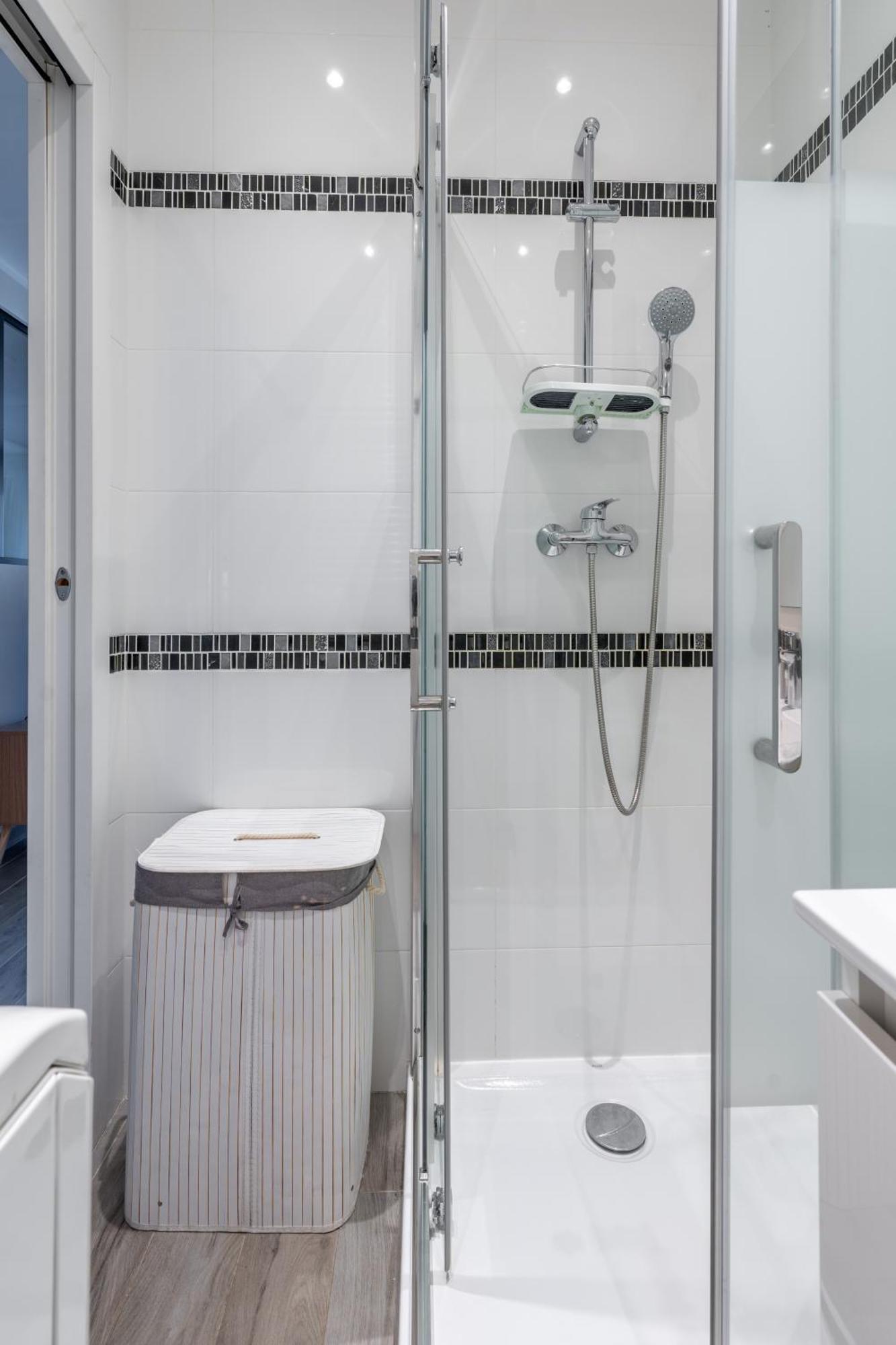 Fabuleux Appartement 2 Personnes Au Coeur De Menton, Climatise Et Proche Gares Routiere Et Sncf Exterior photo
