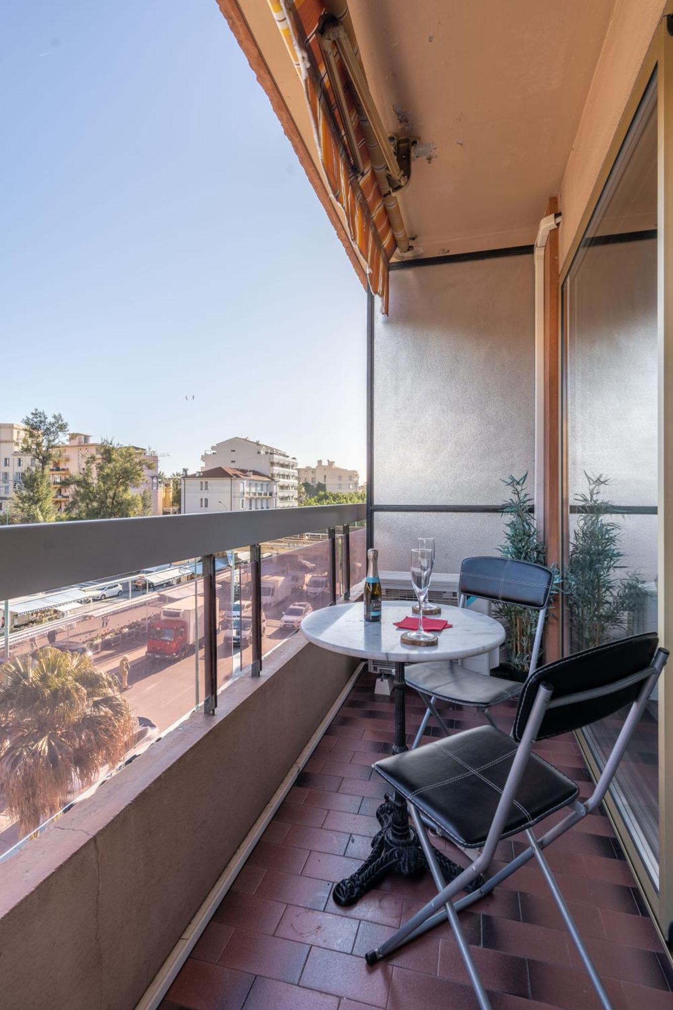 Fabuleux Appartement 2 Personnes Au Coeur De Menton, Climatise Et Proche Gares Routiere Et Sncf Exterior photo