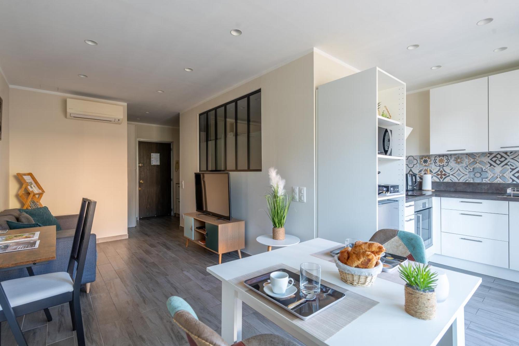 Fabuleux Appartement 2 Personnes Au Coeur De Menton, Climatise Et Proche Gares Routiere Et Sncf Exterior photo